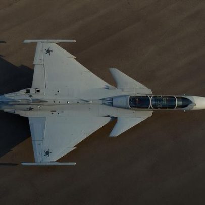 Saab apresenta ao FAB o caça Gripen F desenvolvido com Embraer