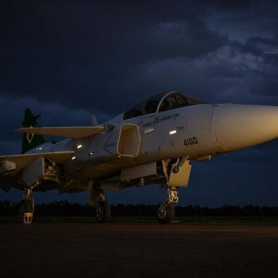 Brasil e Suécia negociam produção de caças Gripen em fábrica brasileira
