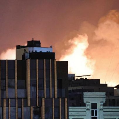 EUA anunciam ataques contra o Irã; Irã afirma atingir base americana