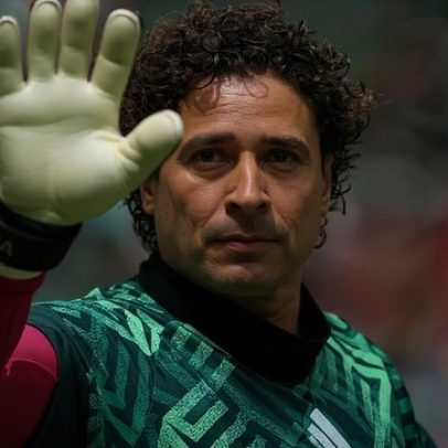 Ochoa admite ficar menos tenso em campo ao voltar à Copa após 16 anos