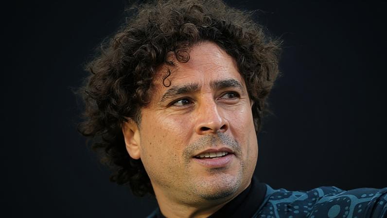 Guillermo Ochoa, goleiro do México, durante jogo pela Copa Ouro