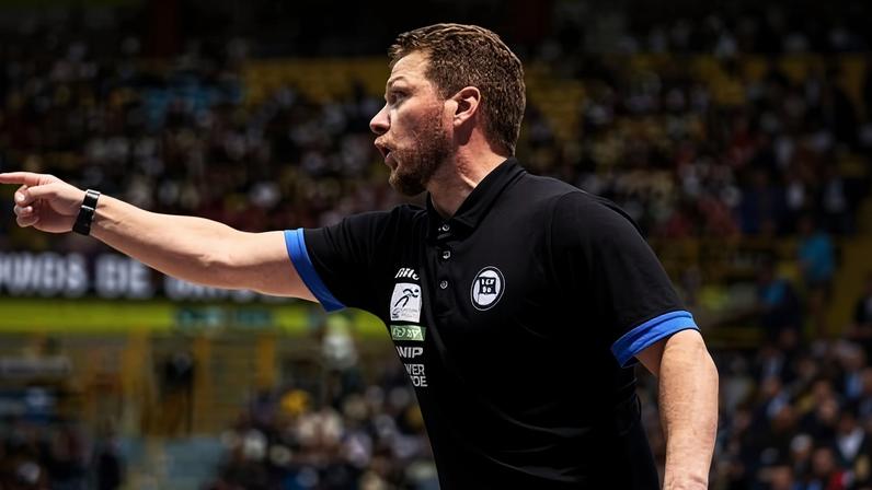 Gustavinho dando instruções durante o jogo 3 da final do NBB