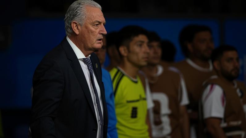 Gustavo Alfaro, técnico do Paraguai, durante partida contra os Estados Unidos na Copa do Mundo