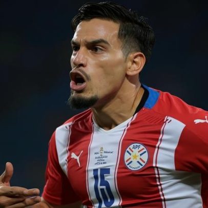 Paraguai terá 3 brasileiros na estreia contra EUA
