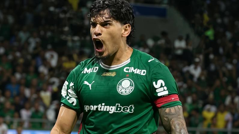 Gustavo Gómez celebra gol em Palmeiras x Athletico pelo Brasileirão