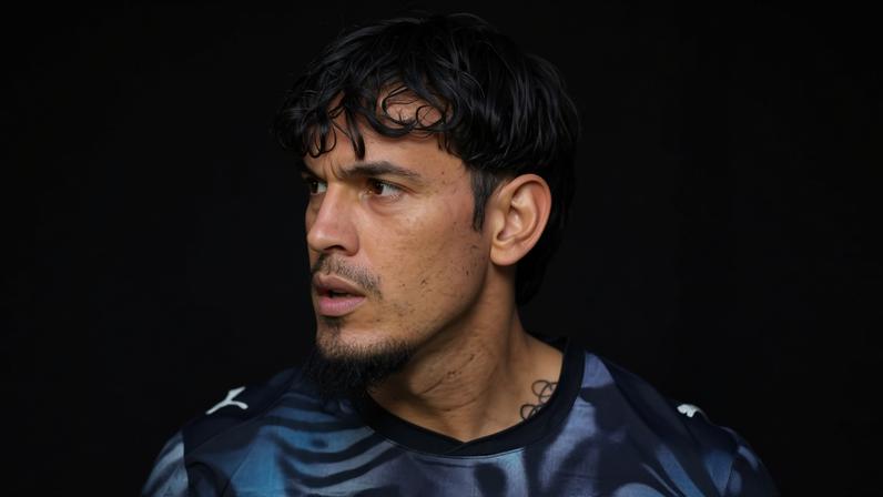 Gustavo Gómez, da seleção paraguaia, em ação contra a Turquia, na Copa do Mundo
