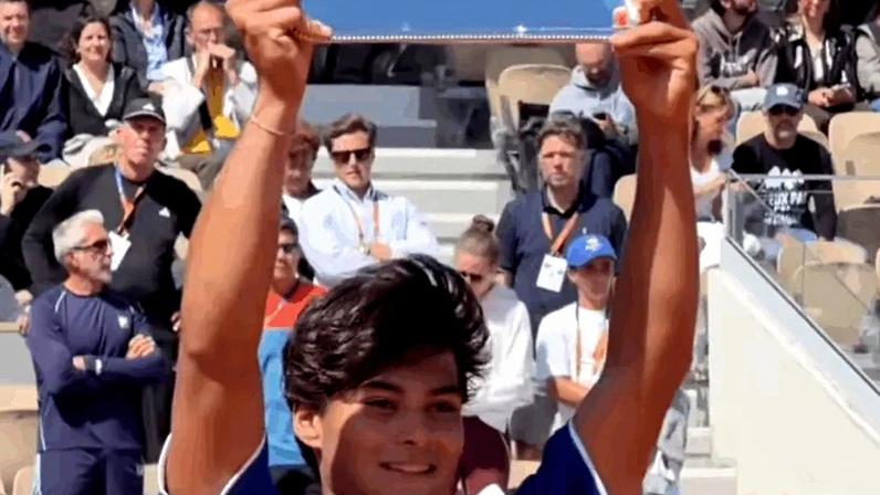 Guto Miguel é o 1º brasileiro campeão juvenil de Roland Garros