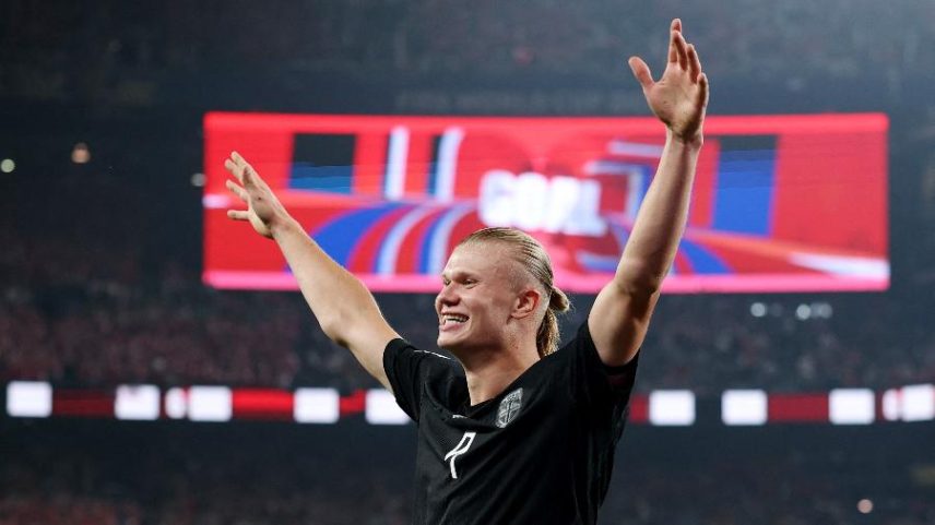 Haaland celebra gol da Noruega sobre Senegal em duelo da Copa do Mundo