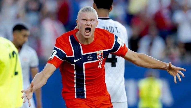 Haaland, da Noruega, comemora gol sobre o Iraque em partida da Copa do Mundo