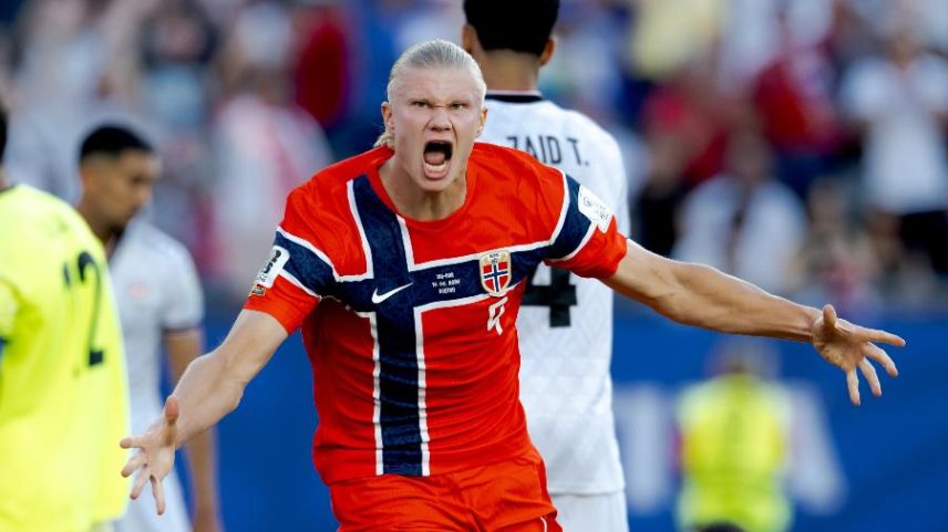 Haaland, da Noruega, comemora gol sobre o Iraque em partida da Copa do Mundo