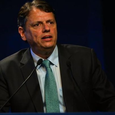 Tarcísio defende Sabesp; Haddad reage: venda em mesa de amigos