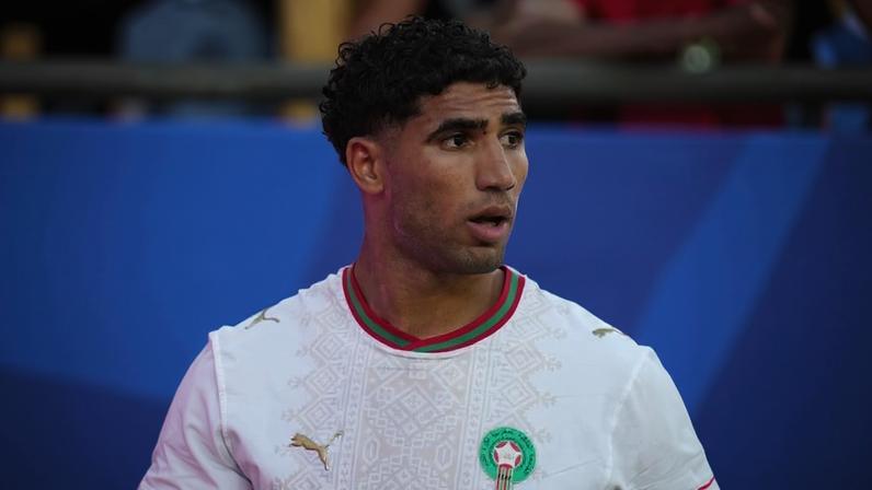 Hakimi em ação durante jogo entre Marrocos e Escócia na Copa do Mundo