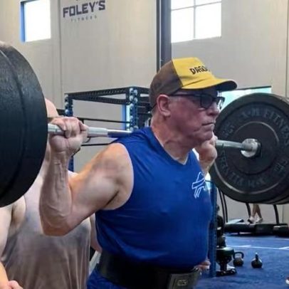 Levantador de peso de 64 anos sobrevive a infarto e mira levantar 180 kg