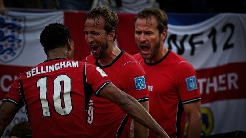 Harry Kane e Jude Bellingham comemoram gol da Inglaterra contra o Panamá na Copa do Mundo