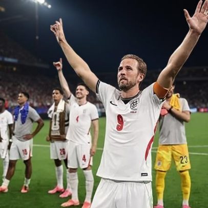 Kane escolhe canto de Wonderwall como momento favorito após vitória