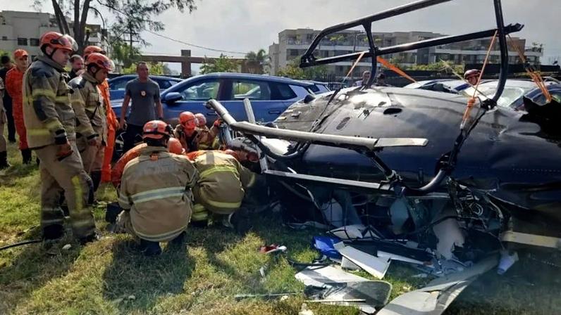 A Polícia Civil investiga o choque das aeronaves; a perícia foi realizada e agentes aguardam o laudo do Cenipa