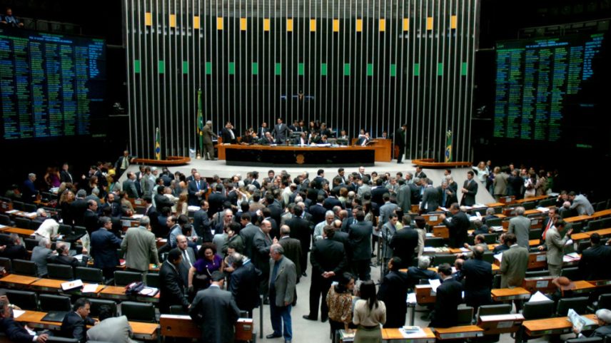 Cinco profissões podem ter piso nacional de até R$ 3.200 em 2026