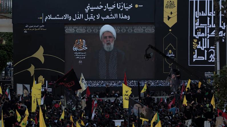 Apoiadores do Hezbollah durante ato no Líbano. (Foto: WAEL HAMZEH/EFE/EPA)