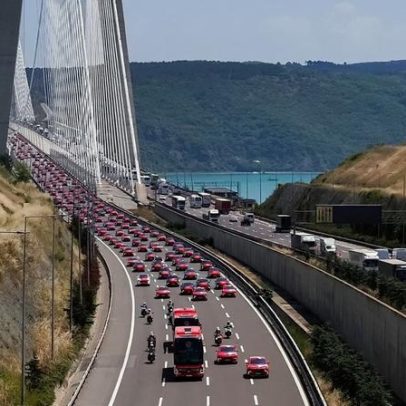 Turquia parte para a Copa do Mundo em carreata