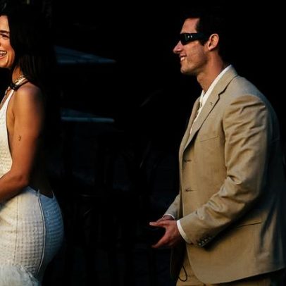 Dua Lipa usa vestido de couro na festa de boas-vindas do casamento na Sicília