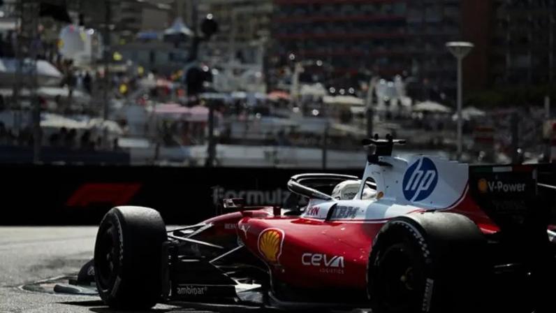 Charles Leclerc abandona o Grande Prêmio de Mônaco