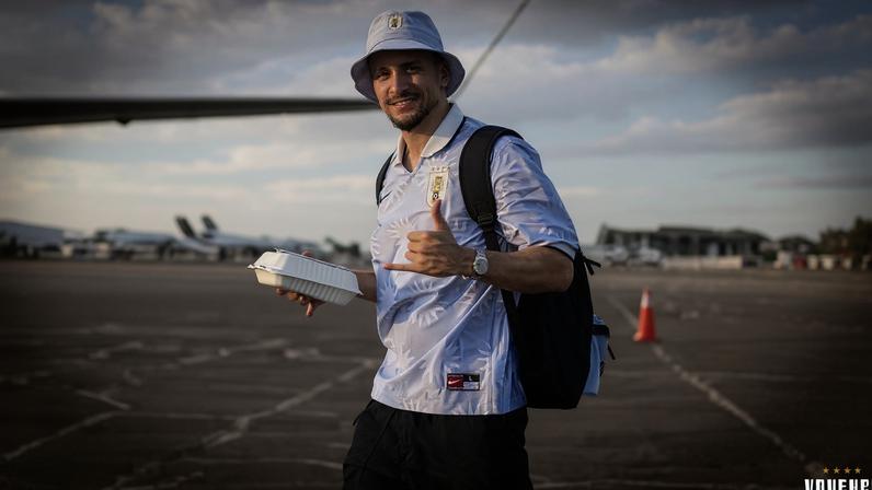 Piquerez em viagem pelo Uruguai para a estreia na Copa do Mundo — Foto: Divulgação/Uruguai.