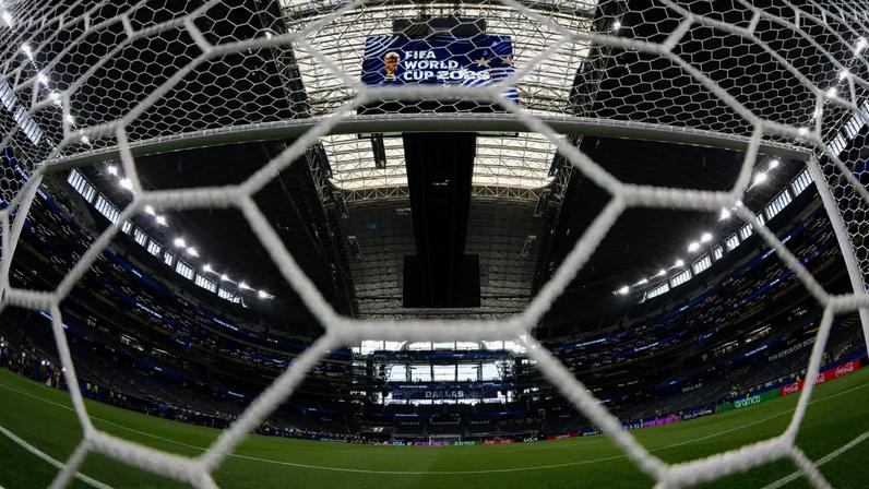 Avançam para a fase eliminatória os dois melhores colocados de cada chave, além dos oito melhores terceiros colocados na classificação geral