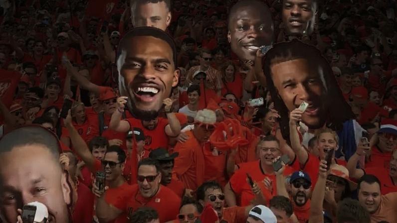 Torcida holandesa faz festa em Houston (EUA) antes de goleada por 5 a 1 na Suécia.