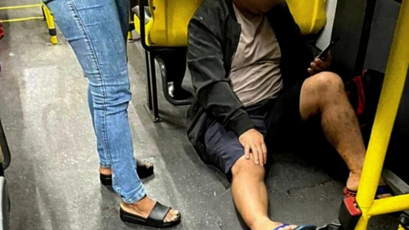 Passageiro de ônibus é baleado em Botafogo durante operação contra o CV