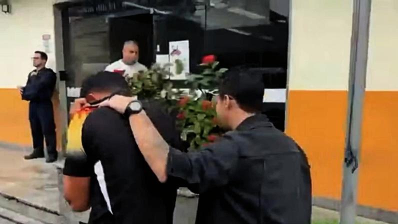 Imagem colorida, homem usa cartão clonado e é preso no Rio-Metrópoles