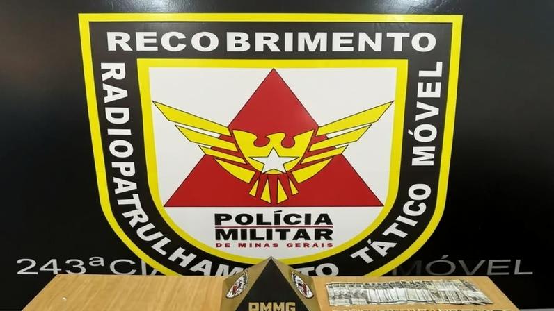 Homem é preso com barras de cocaína e mais de R$ 5 mil na BR-135, em Montes Claros