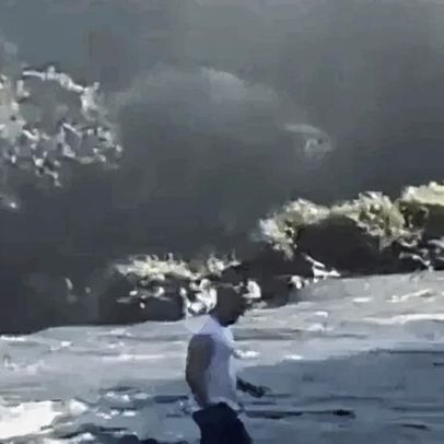 Vídeos mostram homem pulando nas Cataratas para recuperar celular