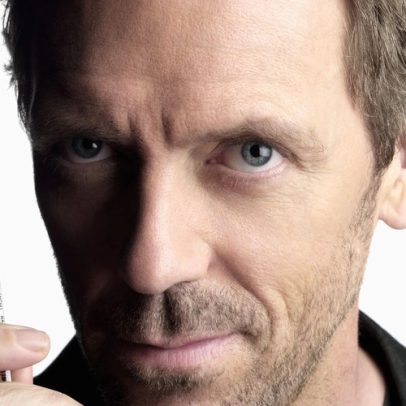 Hugh Laurie reage a crítico que viralizou sobre fórmula de Dr. House