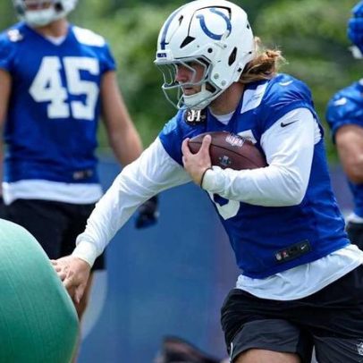 Daniel Jones vê Tyler Warren como peça-chave do ataque dos Colts após 1º ano