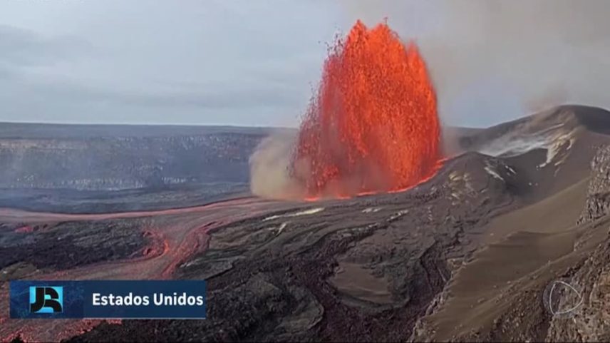 Vulcão Kilauea lança jatos de lava a quase 200 metros de altura no Havaí