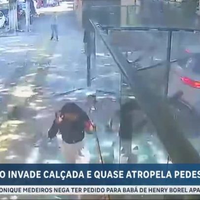 Carro desgovernado sobe em calçada e quase atropela pedestres em Belém