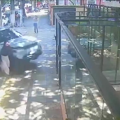 Carro desgovernado invade calçada em Belém e quase atropela pedestres