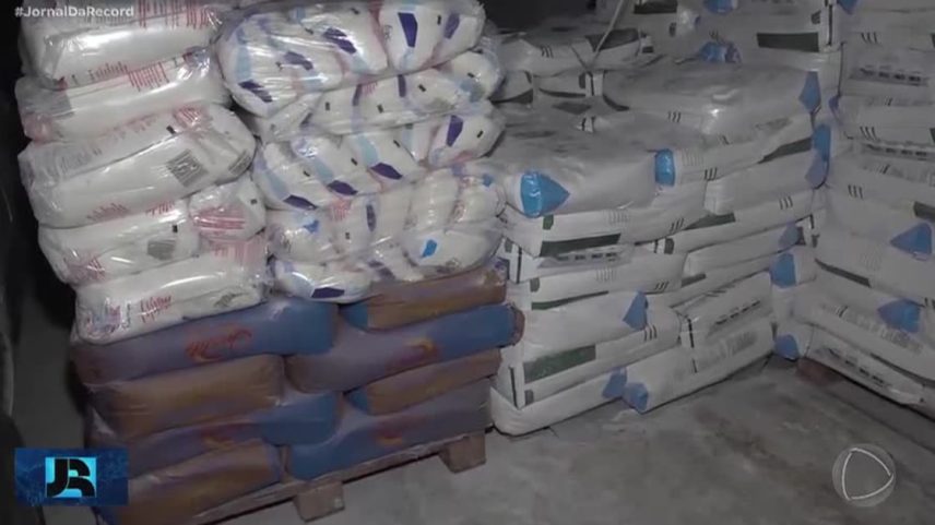 Milicianos e traficantes se unem para cobrar taxas sobre a comida vendida em comunidades do RJ