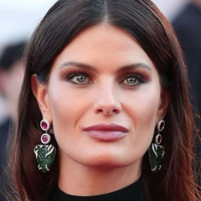 Isabeli Fontana é barrada em voo internacional e fica revoltada