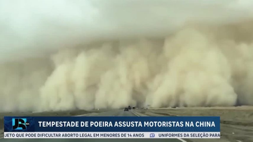 Tempestade de areia transforma paisagem e assusta motoristas em rodovia na China