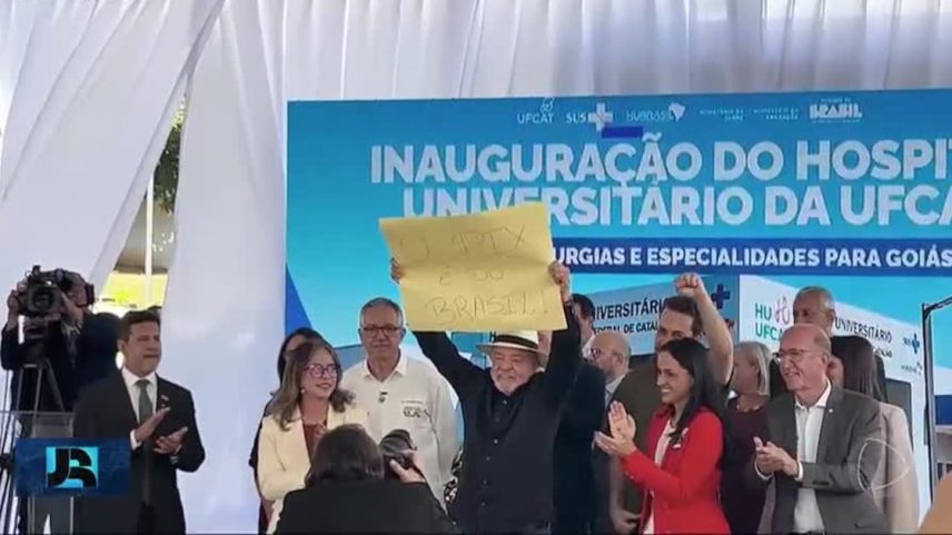Lula diz que espera telefonema de Trump para tratar de taxação anunciada a produtos brasileiros