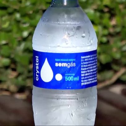 Anvisa suspende lote de água Crystal por risco de contaminação