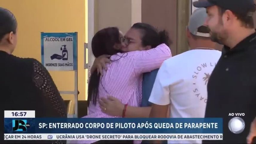 Enterro de piloto de parapente morto durante voo ocorre no interior de SP