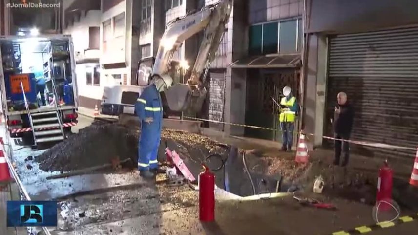 Vazamento de gás em obra da Sabesp assusta moradores no centro de São Paulo