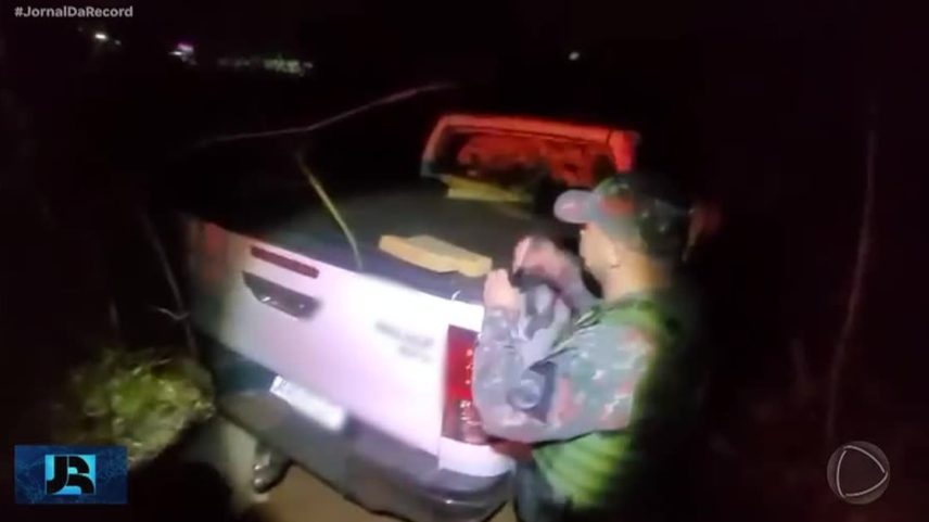 Polícia apreende mais de 2 toneladas de maconha em caminhonete abandonada em MS