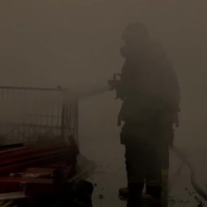 Incêndio destrói galpão industrial e mobiliza bombeiros em Guarulhos