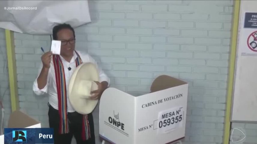 Reviravolta em eleição presidencial no Peru coloca Roberto Sánchez à frente de Keiko Fujimori