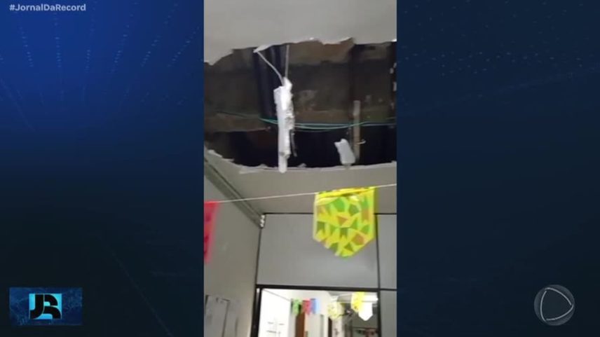 Teto de ala pediátrica desaba em hospital público no Recife