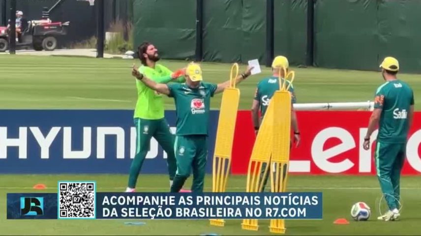 Brasil faz penúltimo treino antes da Copa; Ancelotti mantém dúvida no ataque