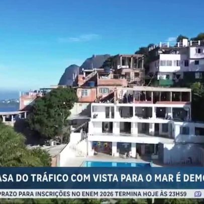 Prefeitura do Rio derruba casarão de luxo usado como esconderijo de traficantes